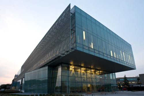 The Roy and Lois Cairns Health and Bioscience Research Complex at Brock University.